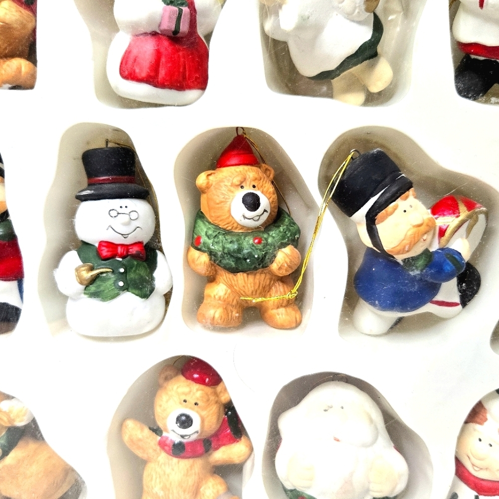 Holiday Classics 24-piece Christmas Ornament Set. - Picture 7 of 12